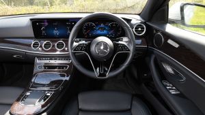 Mercedes E 220d Sport - dash