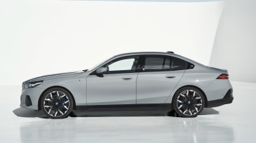 BMW i5 - side static