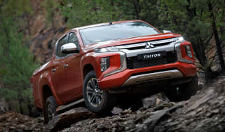 Mitsubishi L200 - front