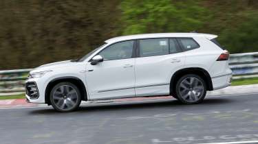 Volkswagen Tayron testing on track - side