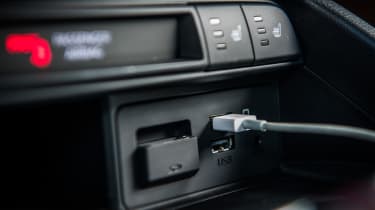 Mazda MX-5 - USB