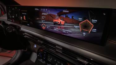 Genesis GV60 Magma - screen