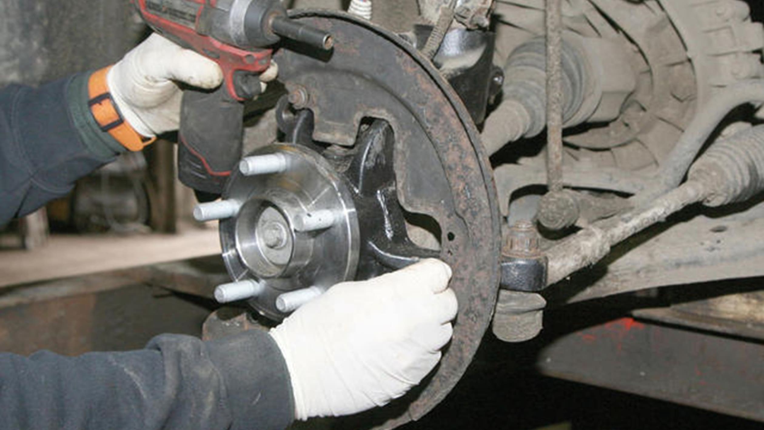 How to replace the wheel bearings on a Freelander 2 pictures Auto