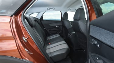 Peugeot 3008 2016 - rear seats