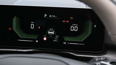 Kia Sportage UK - dials