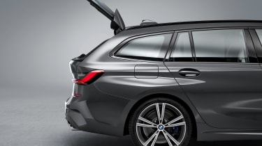 BMW 3 Series Touring - studio rear window open