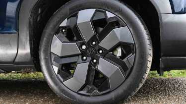 Suzuki e Vitara - wheel detail
