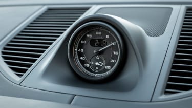 Porsche Macan T - lap timer