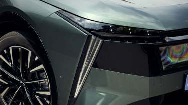 DS No7 - front detail