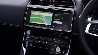 Jaguar XE - infotainment