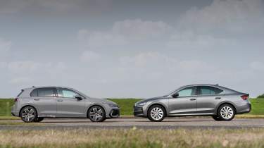 Volkswagen Golf vs Skoda Octavia - side