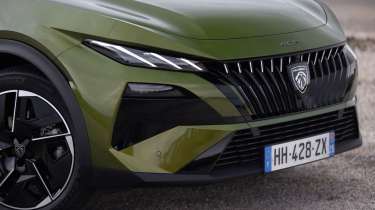 Peugeot E-408 facelift - front detail