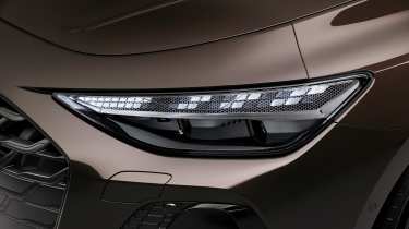 Audi A6 Avant - front light