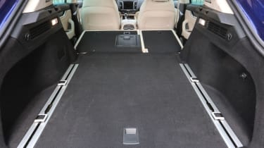 Maserati Levante SUV - boot seats down