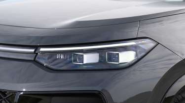 Volkswagen Tayron - front light