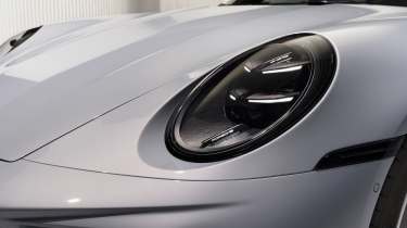 Porsche 911 Turbo S Cabriolet - front light