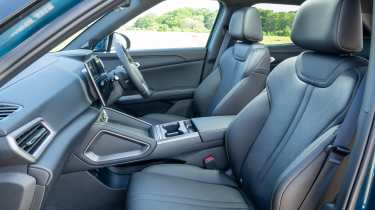 BYD Atto 2 DM-i - front seats