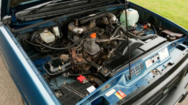 Land Rover Discovery Mk1 - engine bay