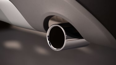 BMW X1 2015 pipe