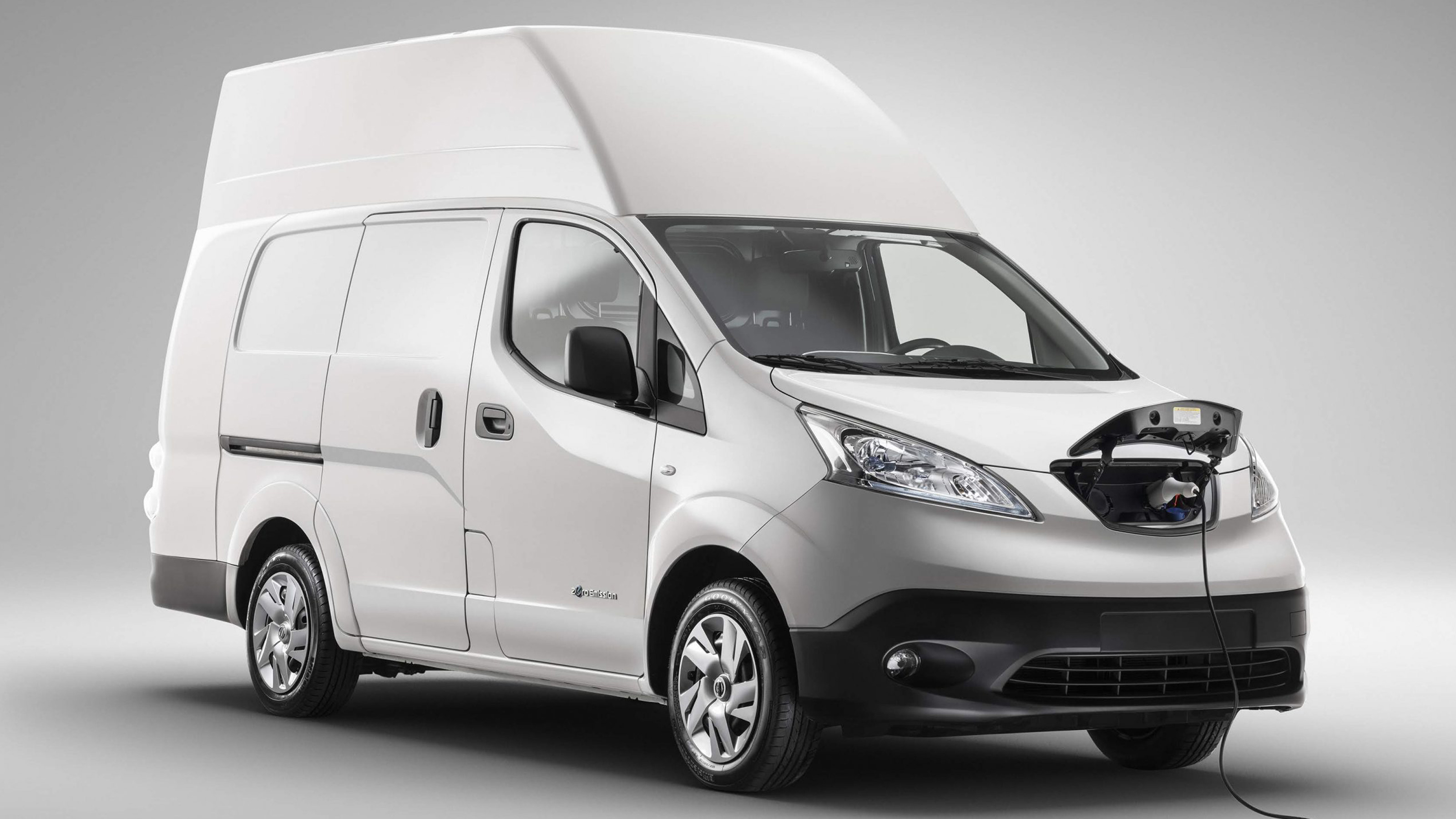 New all-electric Nissan e-NV200 XL 