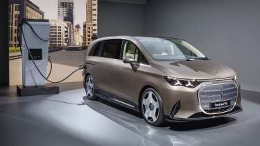 Mercedes VLE - charging