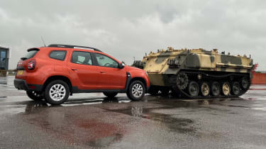 Dacia Duster parked opposite a tank