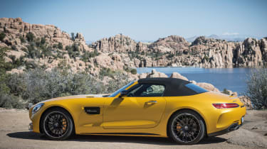 Mercedes-AMG GT C Roadster 2017 - side roof closed