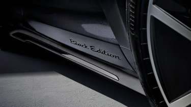Porsche Taycan Black Edition - side detail