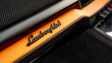 Lamborghini Urus SE - &#039;Lamborghini&#039; dashboard detail