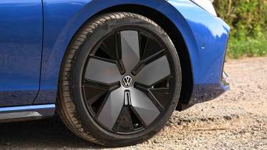 Volkswagen Passat - 19in &#039;Leeds&#039; alloy wheel detail