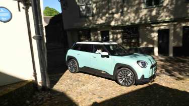 MINI Aceman LT - side panning