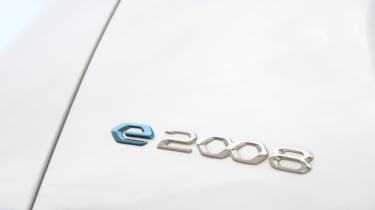 Peugeot e-2008 - badge