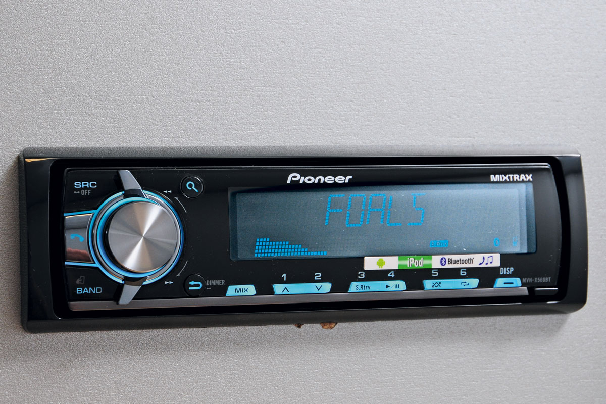 Pioneer MVH-X560BT | Auto Express