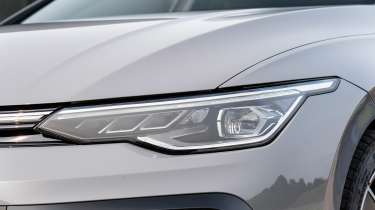 Volkswagen Golf - front light