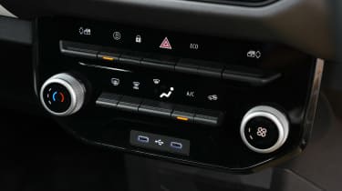 Dacia Spring Cargo - centre console