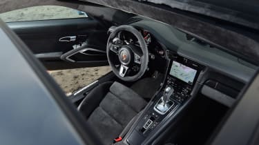 Porsche 911 Carrera 4 GTS - interior