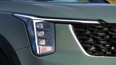 Kia Sorento Hybrid - front light