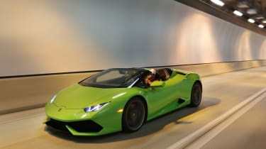 Lamborghini Huracan Spyder - tunnel