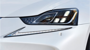 Lexus IS 2017 - headlight