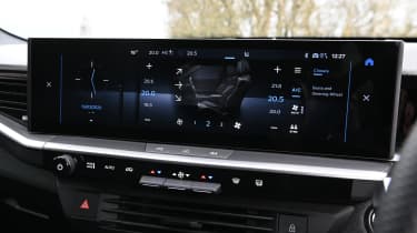 Vauxhall Grandland Hybird - infotainment screen