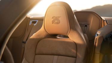 Aston Martin Vanquish 25 - seat