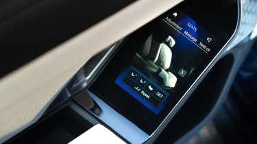 BMW i7 - seat control screen