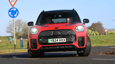 MINI Countryman - front cornering