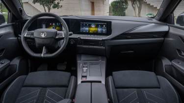 Vauxhall Astra facelift - dash