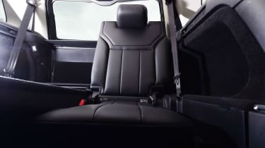 Land Rover Discovery - rear seat