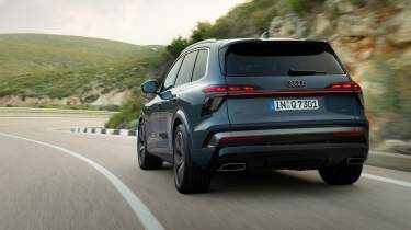 Audi Q7 - rear tracking