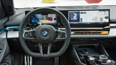 BMW i5 - dash