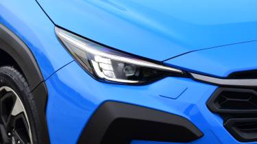 Subaru Crosstrek 2.0i e-Boxer Touring - front light