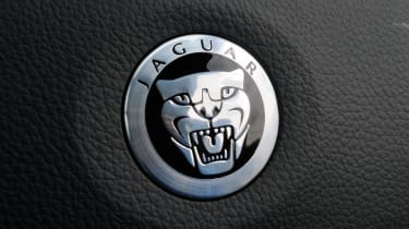 Jaguar XF Sportbrake 2.2D badge