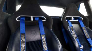 Renault 8 Gordini concept - seats
